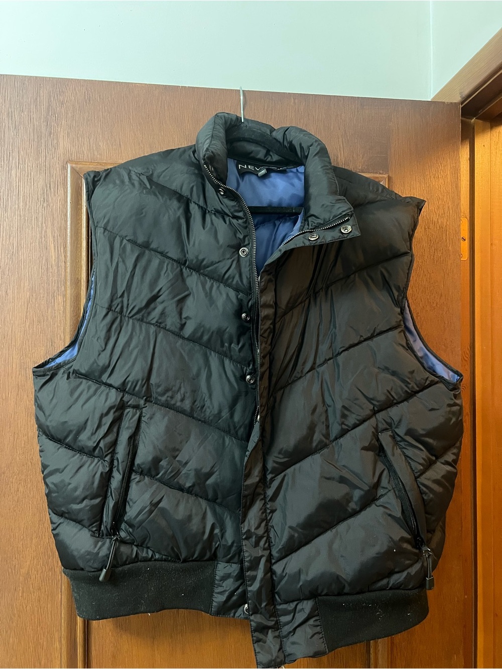 Men's Black Puffer Vest EUC